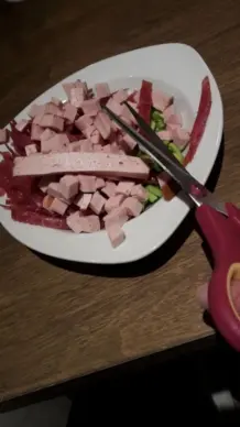 Schere statt Messer zum Schneiden von Lebensmitteln