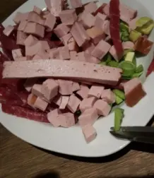 Schere statt Messer zum Schneiden von Lebensmitteln