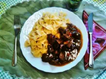 Saftgulasch mit Nudeln oder Kartoffeln