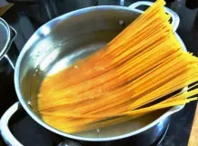 Spaghetti mit Olivenöl-Knoblauchsoße