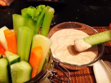 Erdnuss-Cashew-Kokos-Dip für Gemüse Sticks