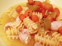 Nudelsuppe mit Hähnchenfleisch