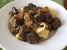 Rindergulasch mit Bandnudeln