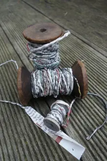 Garn aus Zeitungspapier herstellen ~ DIY