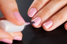 Nagellack hält länger auf den Nägeln