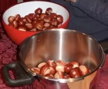 Getrocknete Esskastanien (Maroni, Maronen) zubereiten