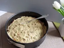Birnenkuchen mit Nusshaube in einer Springform gebacken