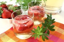 Sehr leckere Maibowle mit Erdbeeren