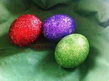 Ostereier mit Glitzer