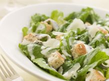 Salatdressing mit Parmesan für die Grillsaison