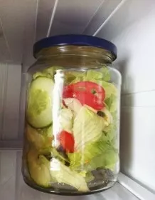 Salat im Kühlschrank frischhalten
