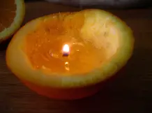 Öllampe in Orangenschale
