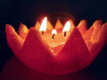 Öllampe in Orangenschale