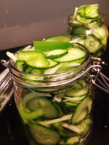 Gurkensalat im Glas