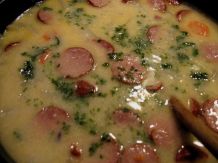 Bunte Kohlrabi-Möhren-Suppe mit Cabanossi