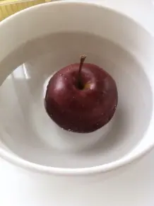 Früchte von Wachs befreien
