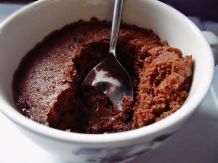 Schoko Tassenkuchen mit Nutellakern aus der Mikrowelle