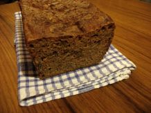Dinkel-Karotten-Brot mit Buttermilch und Kernen