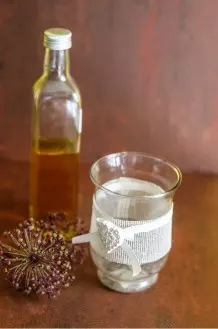 Öl gegen lästige Kalkrückstände bei Deko-Wasser-Schalen