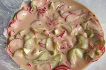 Radieschen-Gurkensalat