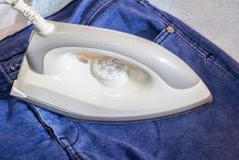 Kaugummi aus Jeans entfernen