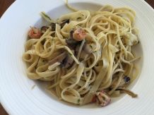 Bandnudeln mit Miesmuscheln und Pilzen