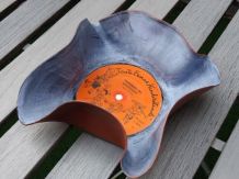 Upcycling: Eine Schale aus Schallplatte machen