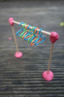 Minikleiderbügel basteln