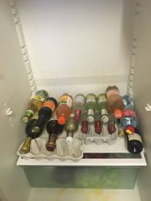 Liegende Flaschen rutschen nicht mehr im Kühlschrank