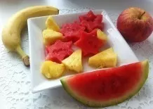 Melonen anrichten mit Ausstechformen