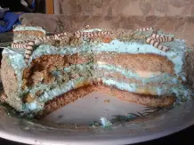 Haselnuss-Sahnetorte mit Bananen