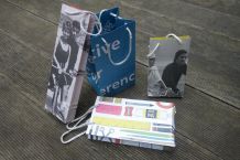 Upcycling: Geschenktüten aus Zeitschriften basteln