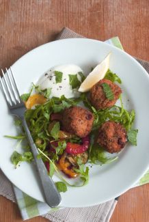 Zucchini Falafel mit Tzatziki - vegetarisch