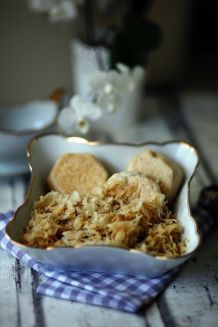 Schnelle Dampfknödel mit Knack & Back Brötchen und Sauerkraut