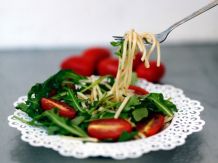 Spaghetti mit Tomaten und Rucola