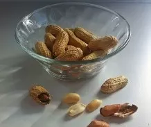 Geröstete Erdnüsse in der Schale