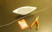 Vom Drahtkleiderbügel zu einer modernen Dekoration