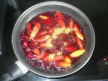 Knusprig gebratene Schupfnudeln mit Roter Grütze