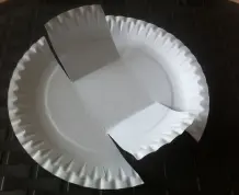 Pappteller wird zur kleinen Keksbox