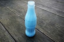 Upcycling: Retro Colaflasche als bunte Vase