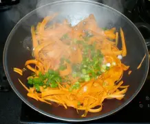 Asiatische Möhrengemüsepfanne mit Hähnchenbrust - kalorienarm & leicht