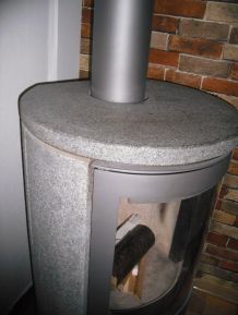 Harzflecken auf Speckstein