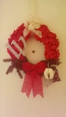 Weihnachtlichen Türkranz mit Endlos-Schrägband herstellen