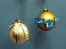 Weihnachtsbaumkugeln mit Deko aus Alu und Papierstickern