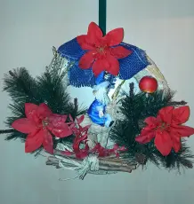 Weihnachtlichen Tür- oder Wandkranz basteln