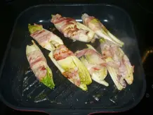 Überbackene Mozzarella-Hähnchenfilets mit geschmortem Chicoree