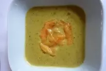 Vegane Erbsen-Estragon-Suppe mit Mangodip