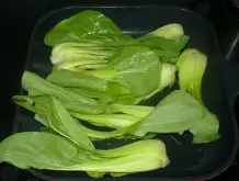 Süßsaure Rippchen auf Duftreis mit geschmortem Pak Choi