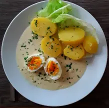 Senf-Meerrettichsoße mit Salzkartoffeln und Eiern