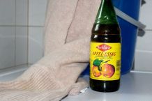 Ausgeleierte Wollsachen mit Essigwasser in Form bringen